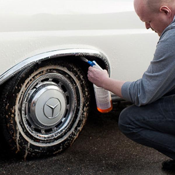 APC Affedter bruges til at rens dæk på Mercedes