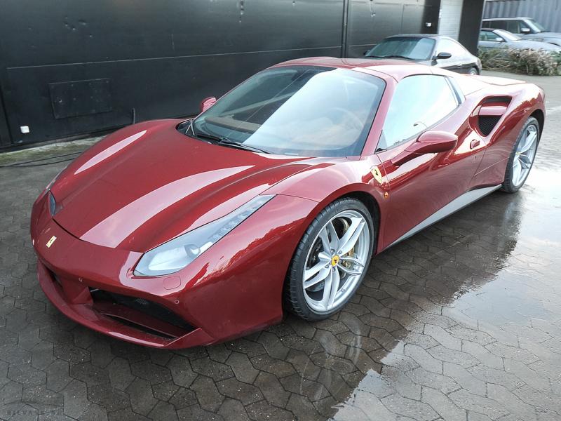 Ferrari 488 Spider før Polering