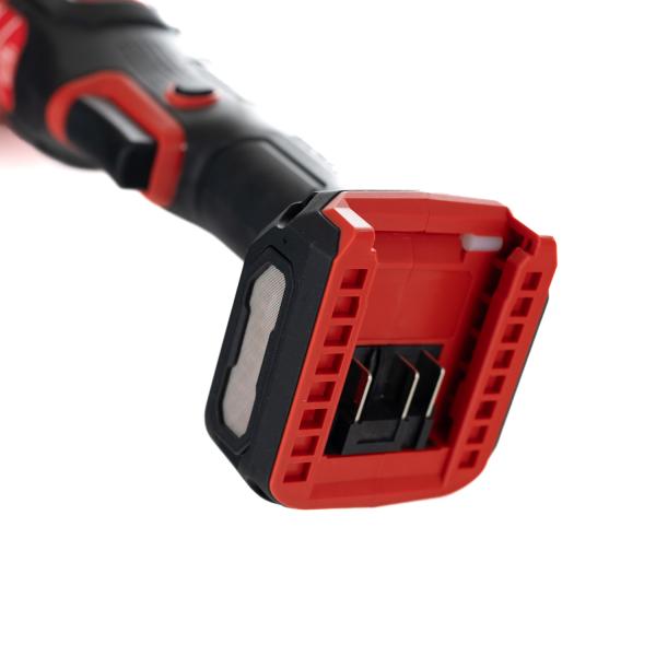 Batteri slids på FXE polermaskine på batteri fra flex