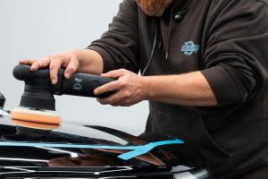 1 trin polering af bil